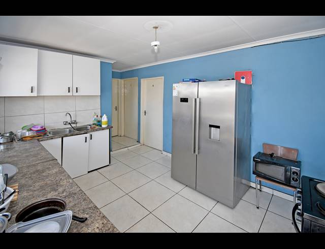 5.5 BEDROOM HOUSE FOR SALE IN HURST HILL